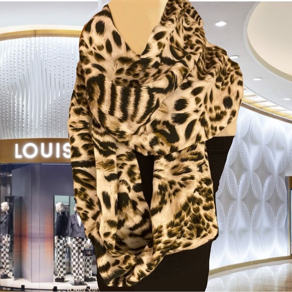 Lavishly Paris Luxury Leopard Print Infinity Scarf - Picture 8 of 8